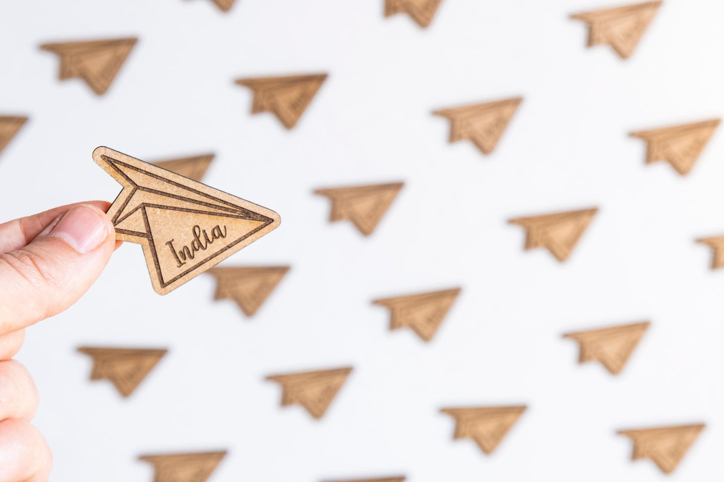 Avión de papel con imán