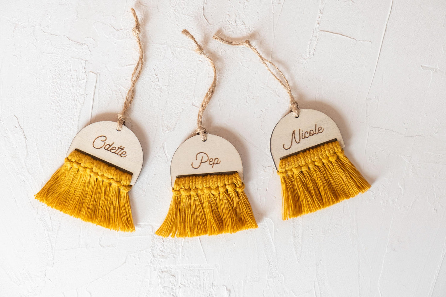 Detalle de madera con macramé