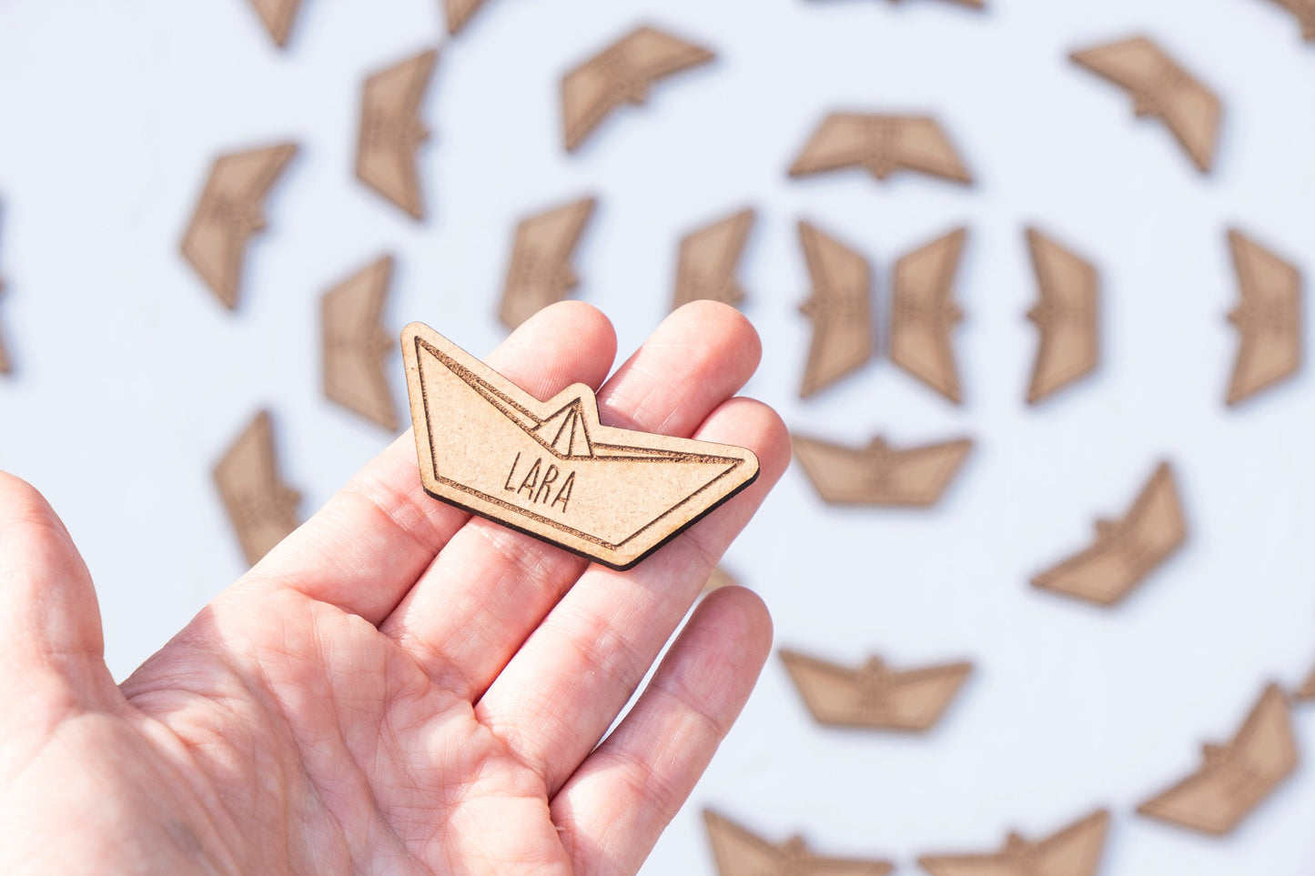 Barco de papel origami con imán