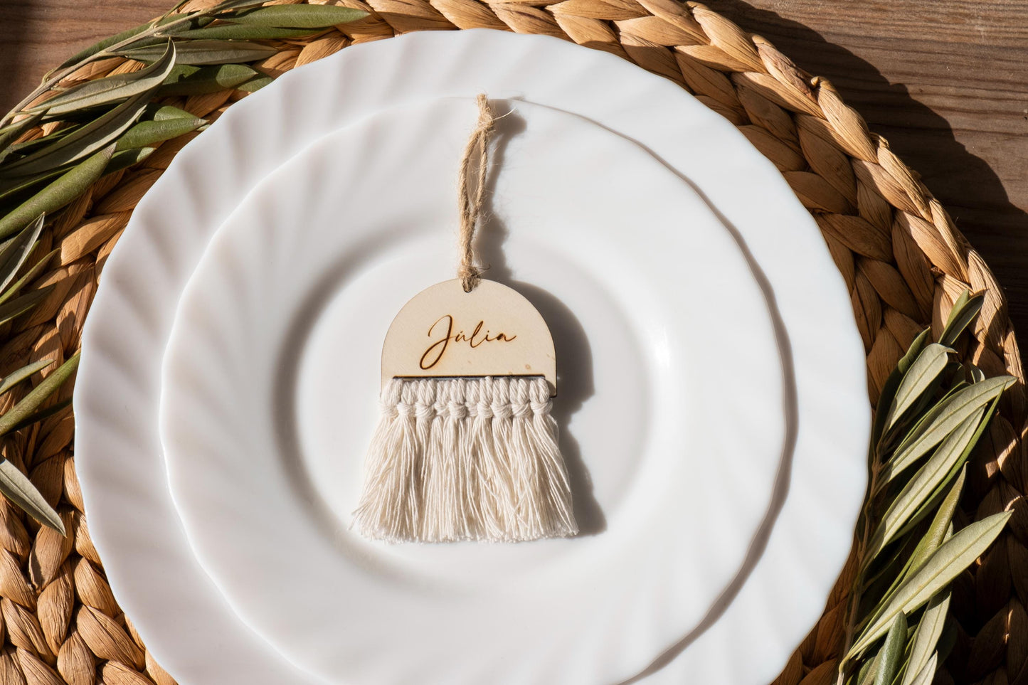 Detalle de madera con macramé
