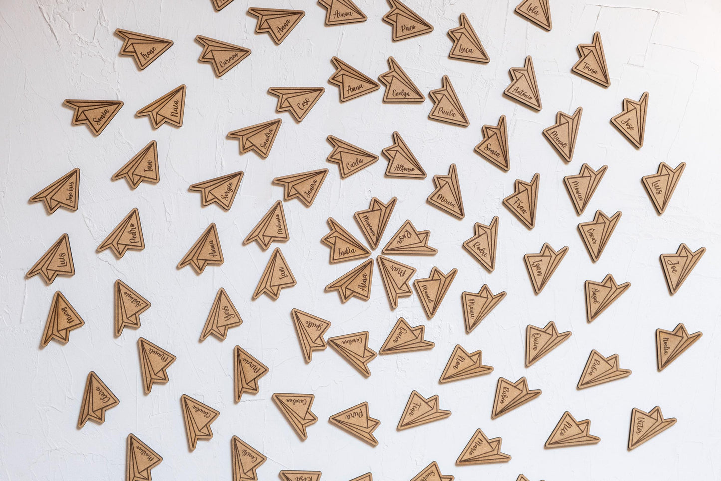 Avión de papel con imán