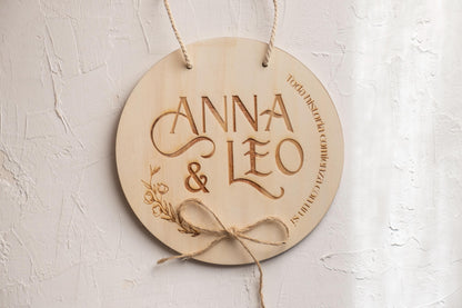 Letrero de madera porta anillos.