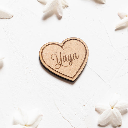 Corazón de madera con imán